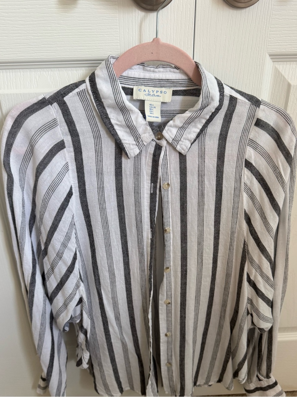 Black and white Linen Button-down. Size L.